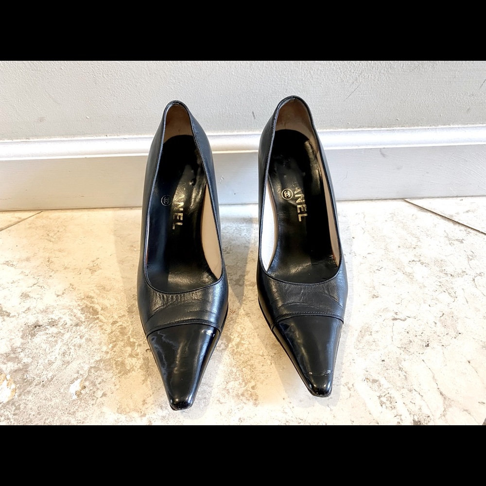 Authentic black leather Chanel heels shoes pumps